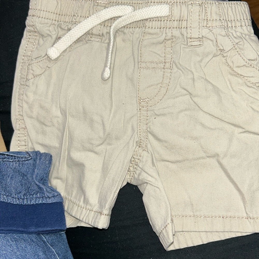 6-12month Old Navy khaki the drawstrings aren’t adjustable